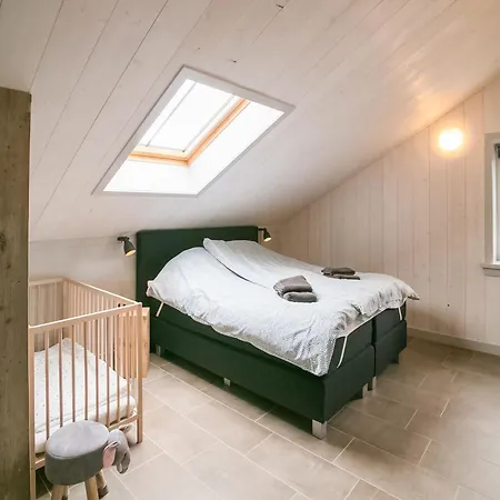 Spacious Hazenborgh In Near *