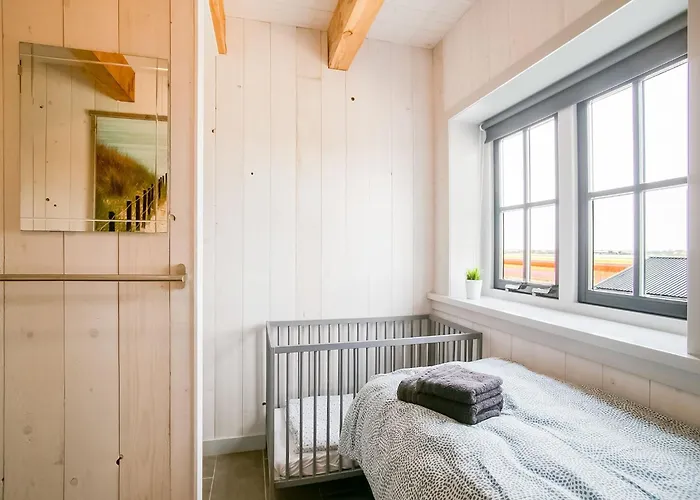 Spacious Hazenborgh In Near Feriehus