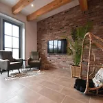 Spacious Hazenborgh In Near *